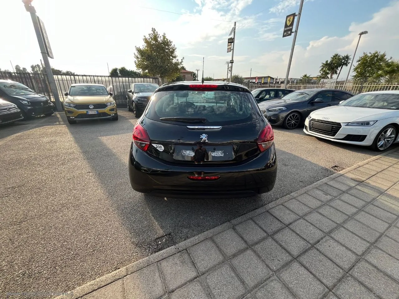 Peugeot 208 2019 photo 2