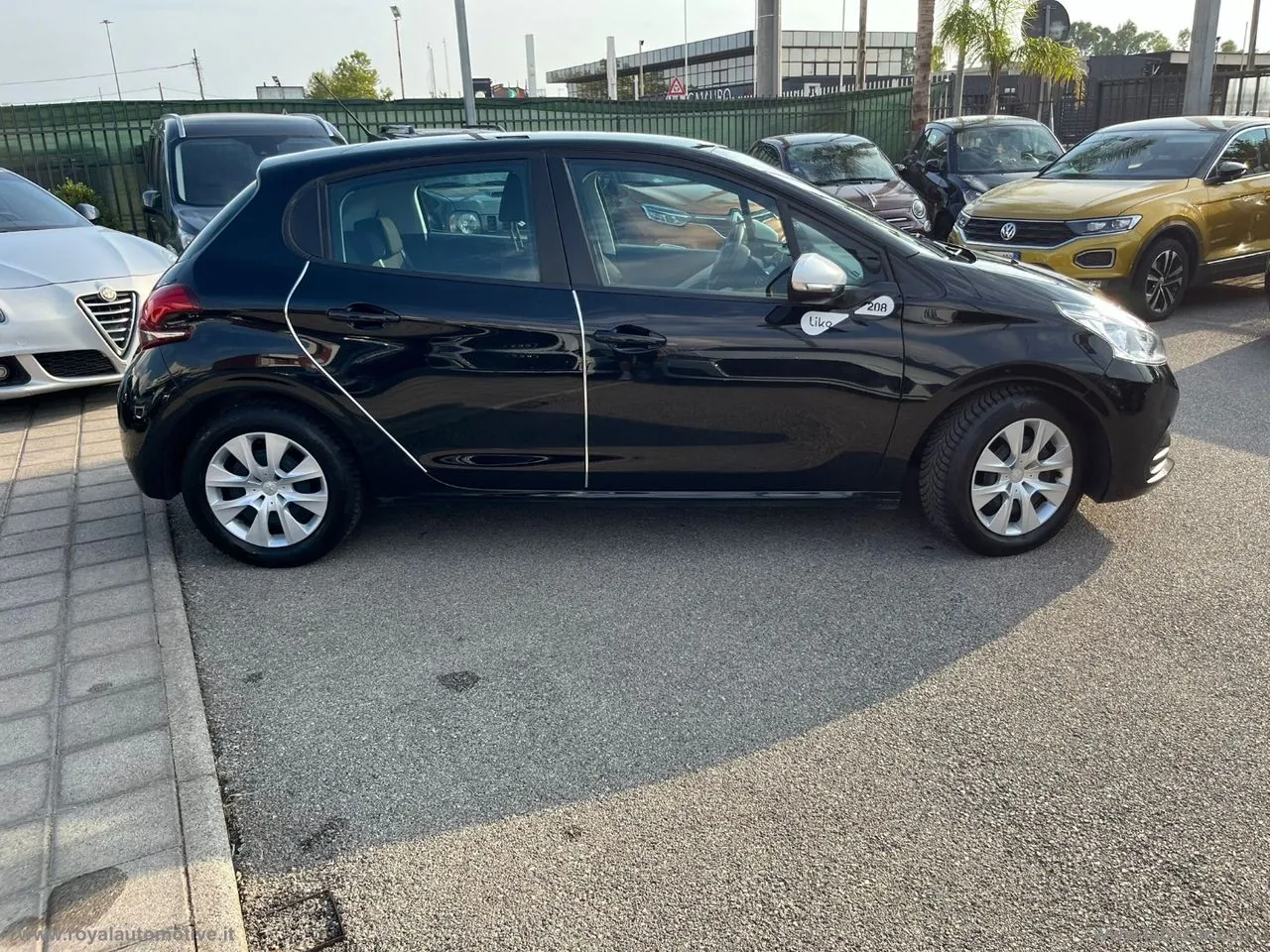 Peugeot 208 2019 photo 3