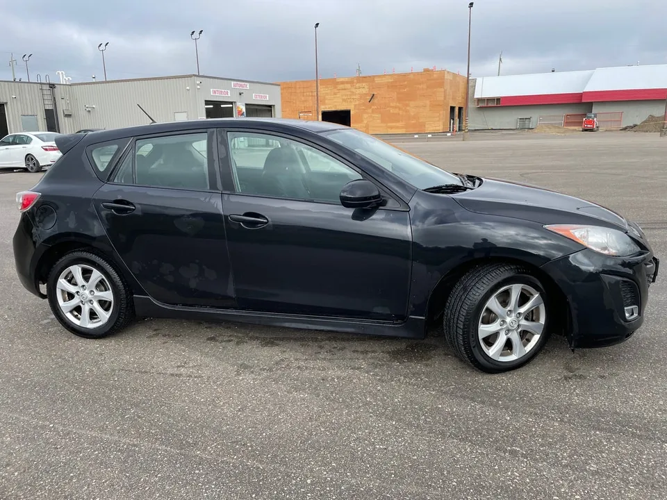 Mazda 3 2011 photo 2