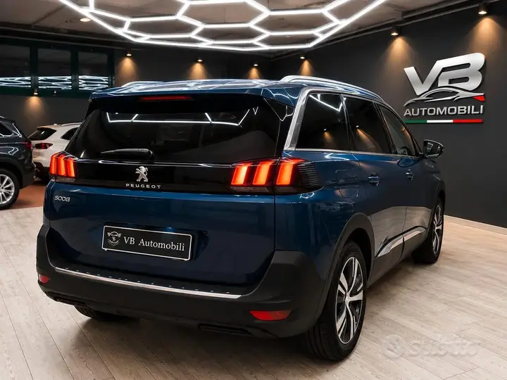 Peugeot 5008 2022 photo 3