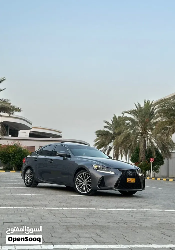 Lexus Is 300 2018 photo 5
