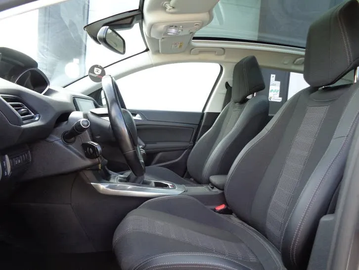 Peugeot 308 2021 photo 3