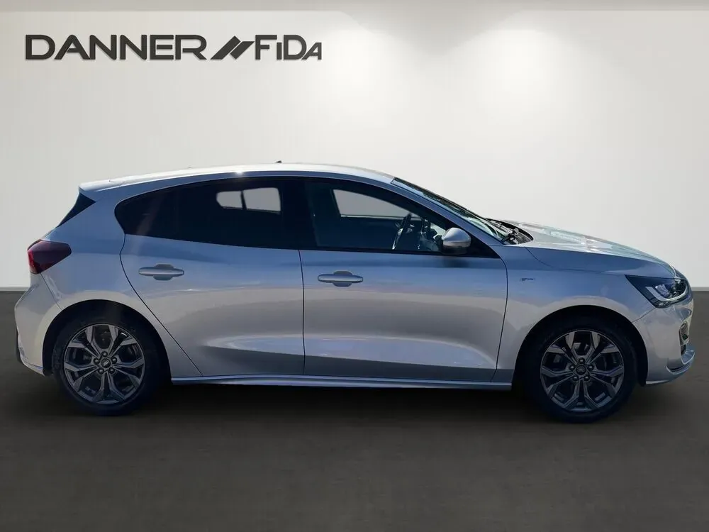 Ford Focus 2022 photo 3