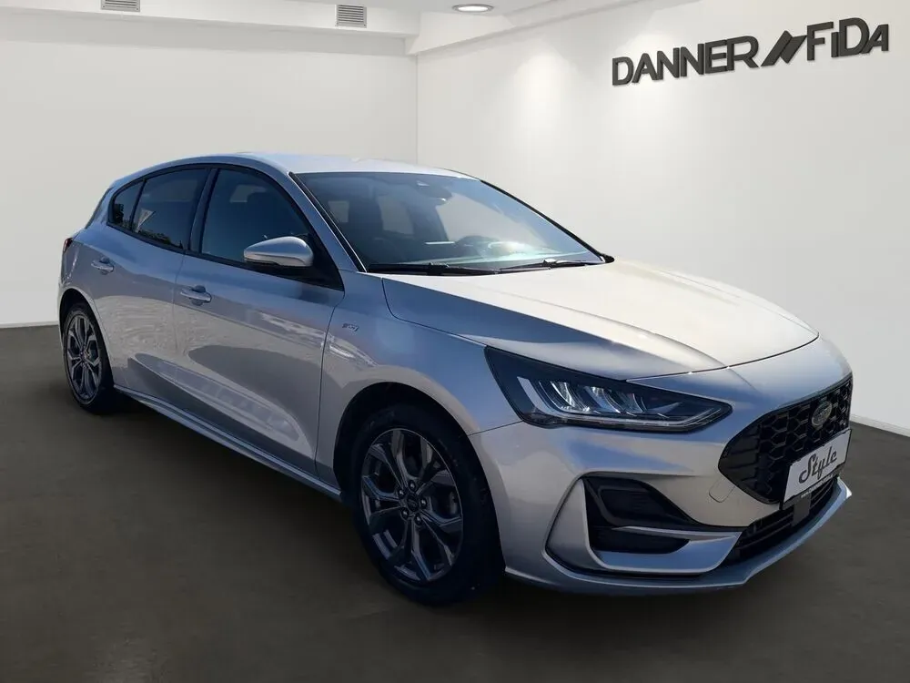 Ford Focus 2022 photo 2