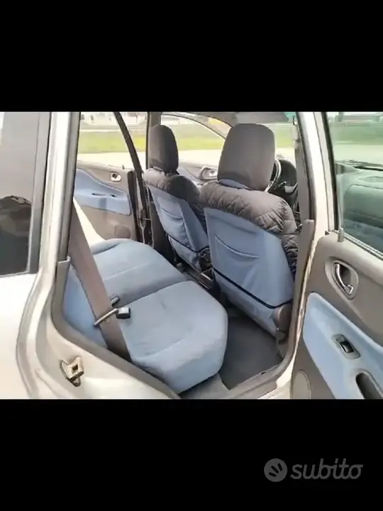 Mitsubishi Space Star 2001 photo 4
