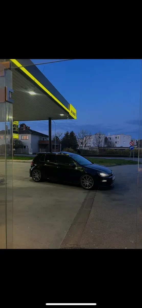 Volkswagen Golf 2010 photo 3