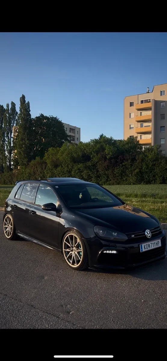 Volkswagen Golf 2010 photo 2