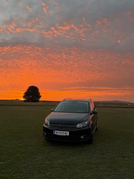 Volkswagen Touran 2011 photo 3