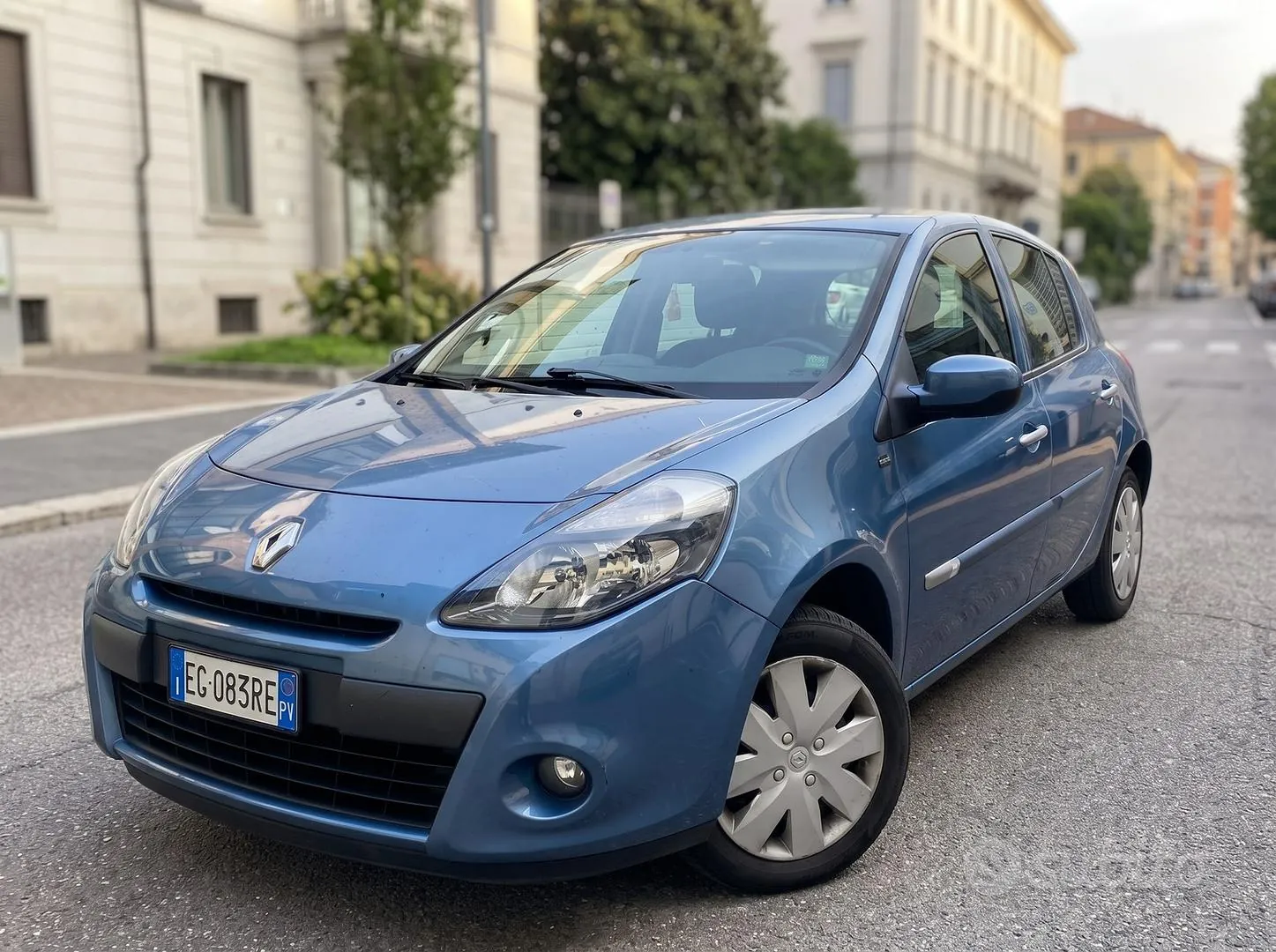 Renault Clio 2011 photo 2