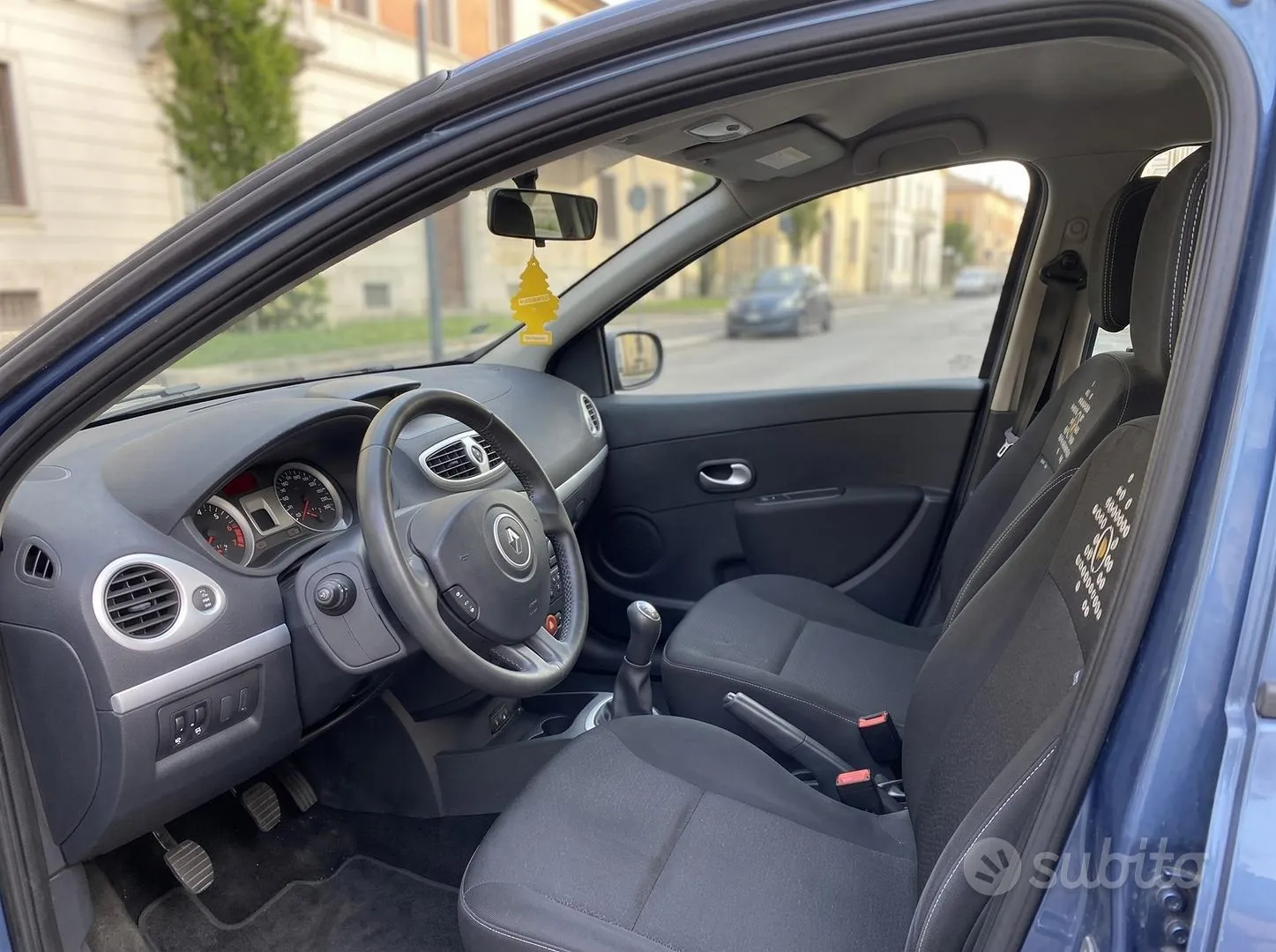Renault Clio 2011 photo 5
