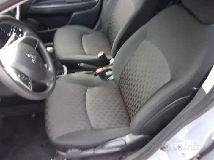 Mitsubishi Space Star 2024 photo 5