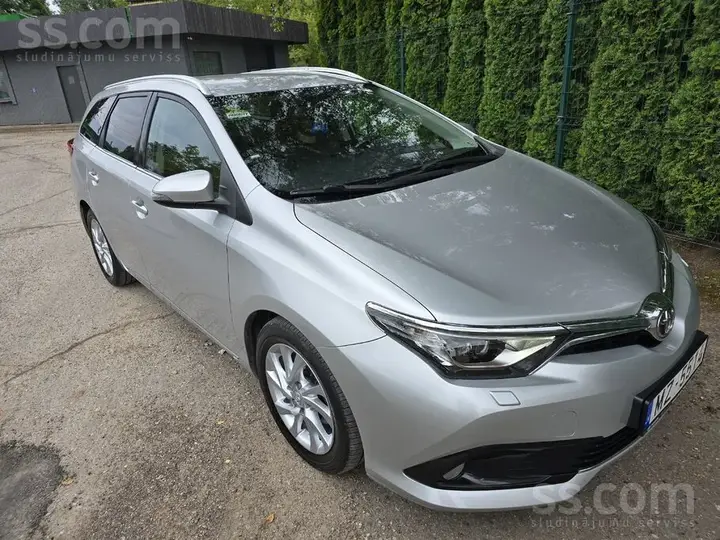 Toyota Auris 2016 photo 2