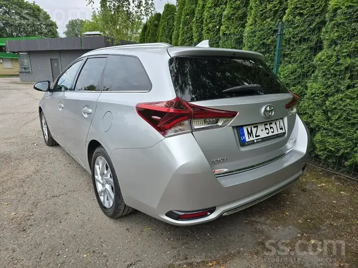 Toyota Auris 2016 photo 3