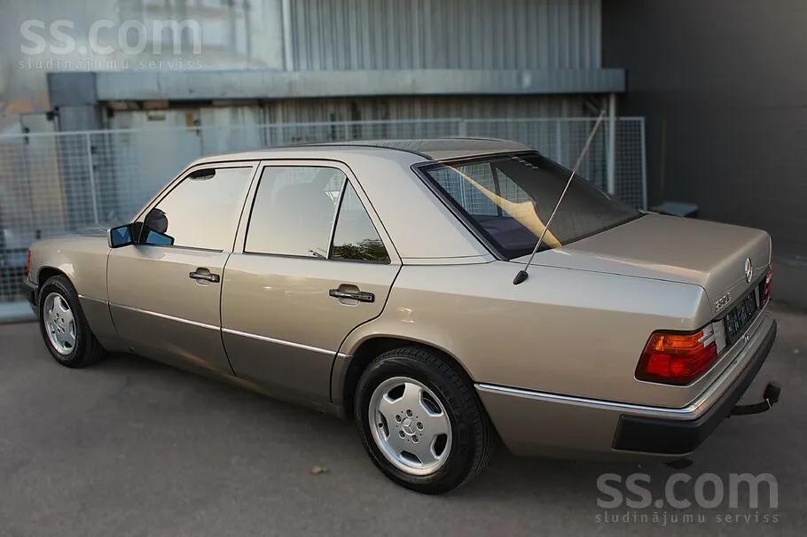 Mercedes-Benz E230 1991 photo 2