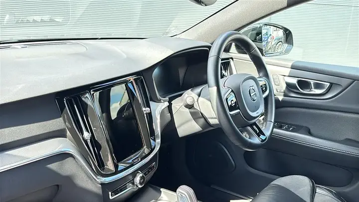 Volvo V60 2022 photo 2