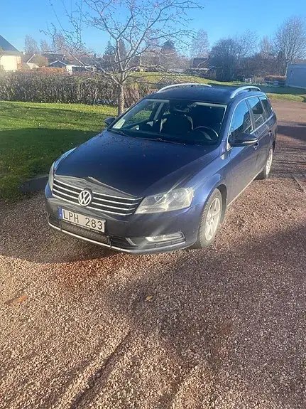 Volkswagen Passat 2011 photo 2