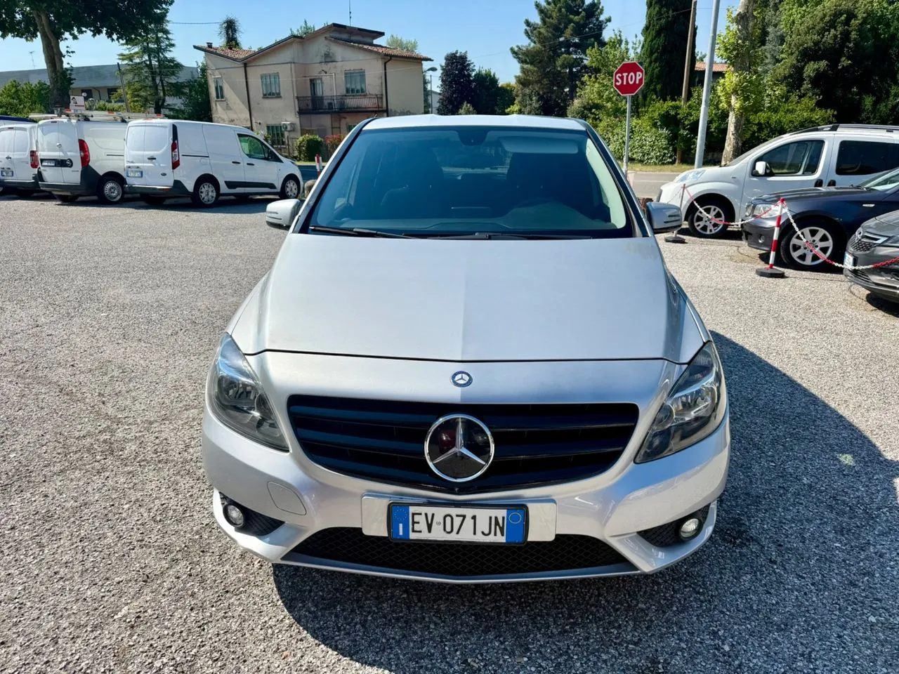 Mercedes-Benz B180 2014 photo 2