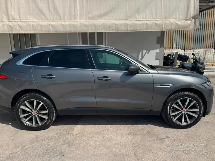 Jaguar F-Pace 2018 photo 3