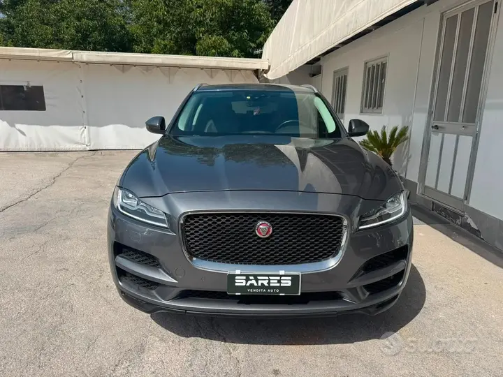 Jaguar F-Pace 2018 photo 2
