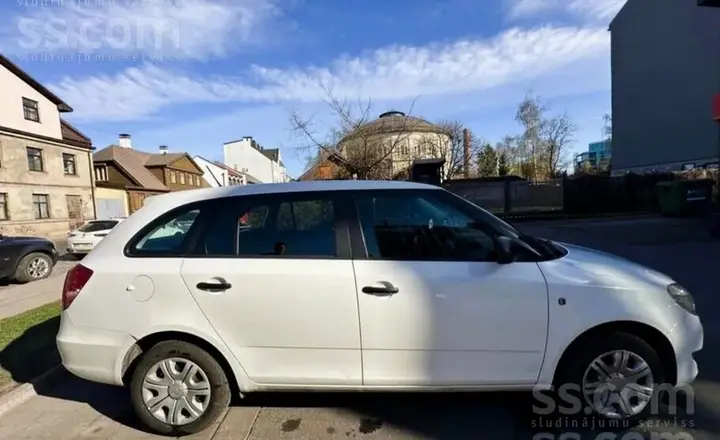 Skoda Fabia 2013 photo 2