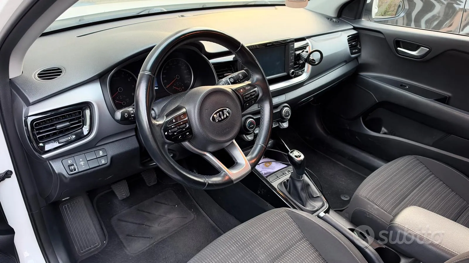 Kia Stonic 2018 photo 4