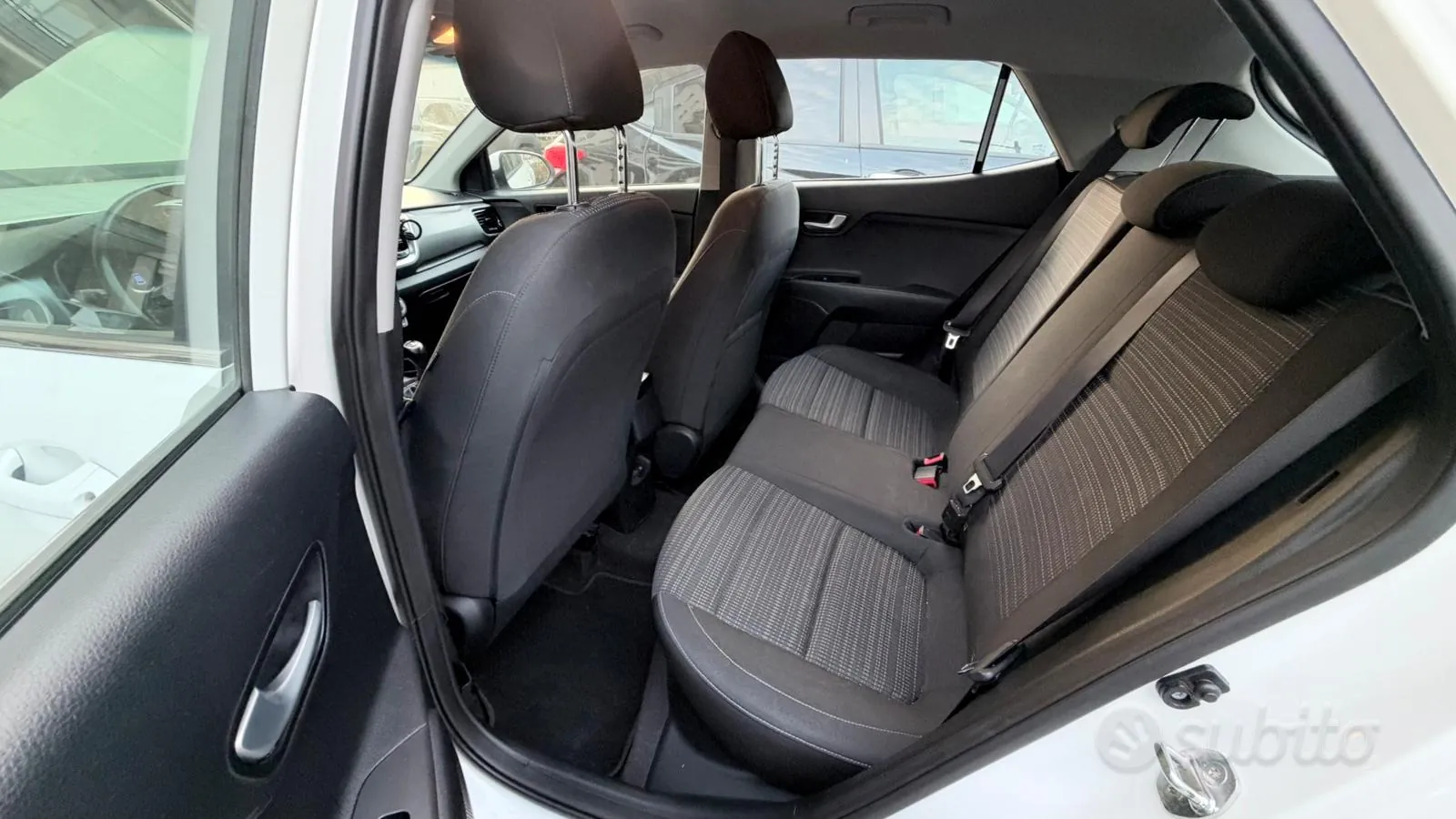 Kia Stonic 2018 photo 5