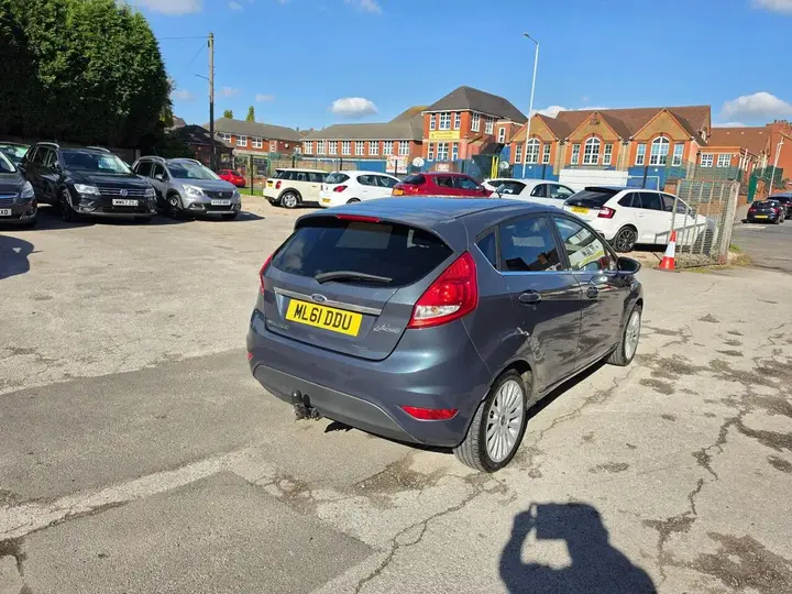 Ford Fiesta 2011 photo 3