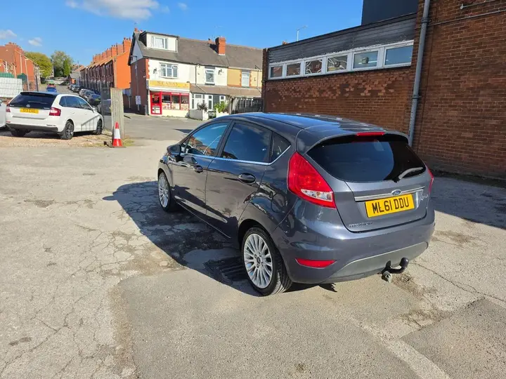 Ford Fiesta 2011 photo 4