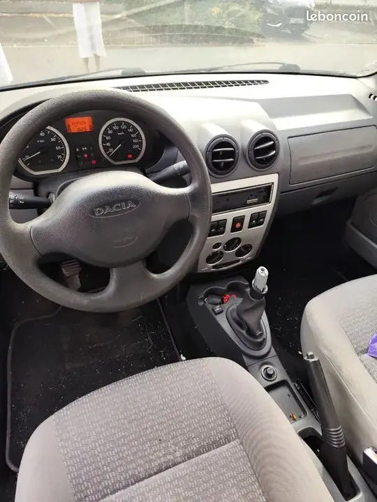 Dacia Logan 2006 photo 2