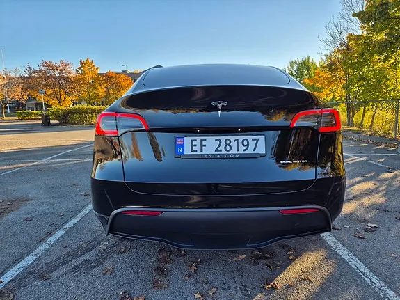 Tesla Model Y 2023 photo 5