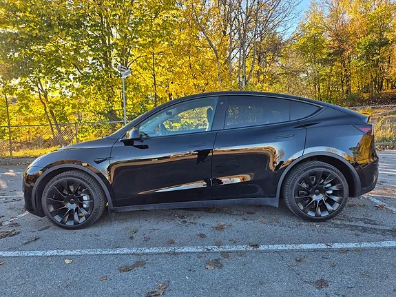 Tesla Model Y 2023 photo 3