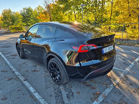 Tesla Model Y 2023 photo 4
