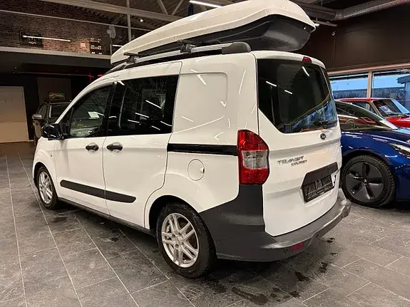 Ford Transit Courier 2018 photo 3