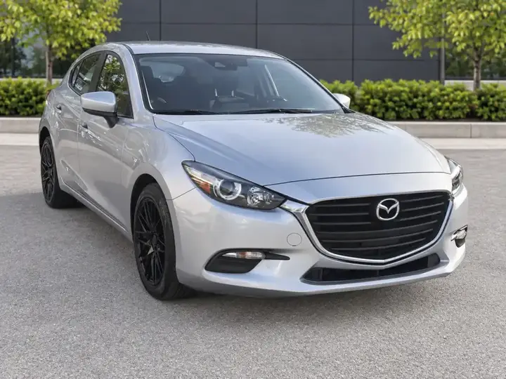 Mazda Mazda3 2018 photo 3