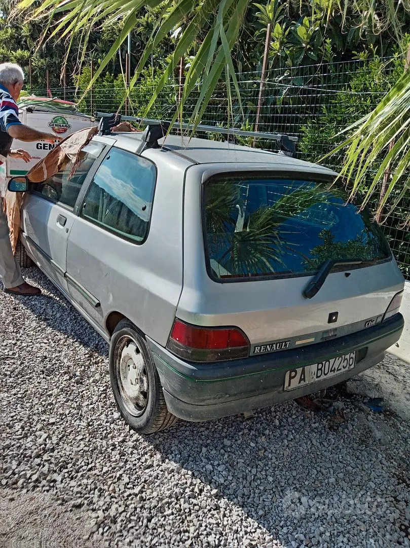 Renault Clio 1992 photo 4
