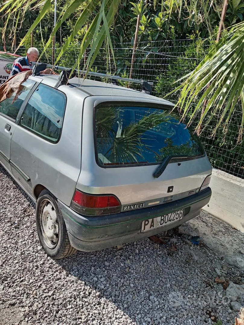 Renault Clio 1992 photo 2