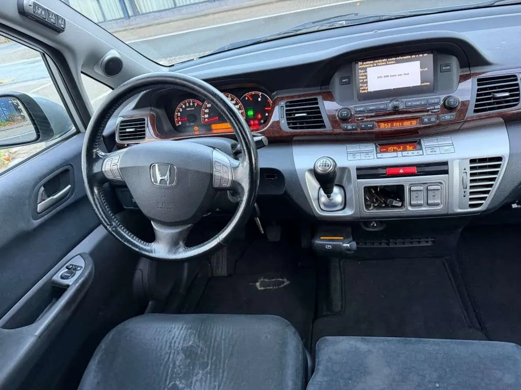 Honda Fr-V 2004 photo 2