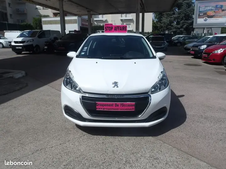 Peugeot 208 2018 photo 3