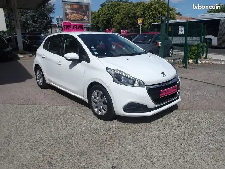 Peugeot 208 2018 photo 2