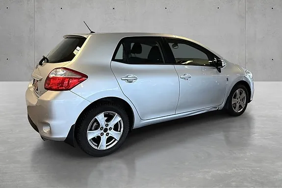 Toyota Auris 2010 photo 3