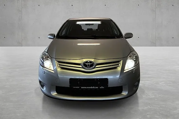 Toyota Auris 2010 photo 4