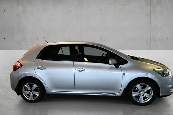 Toyota Auris 2010 photo 5