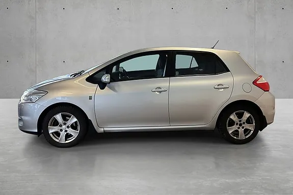 Toyota Auris 2010 photo 2