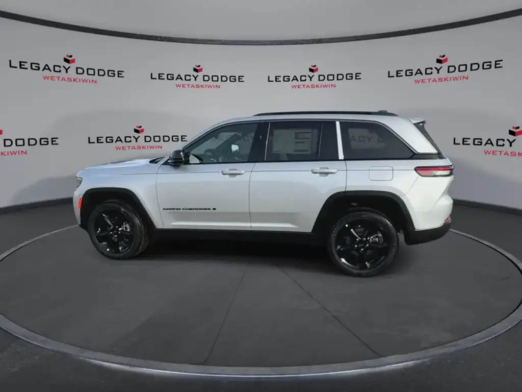 Jeep Grand Cherokee 2026 photo 4
