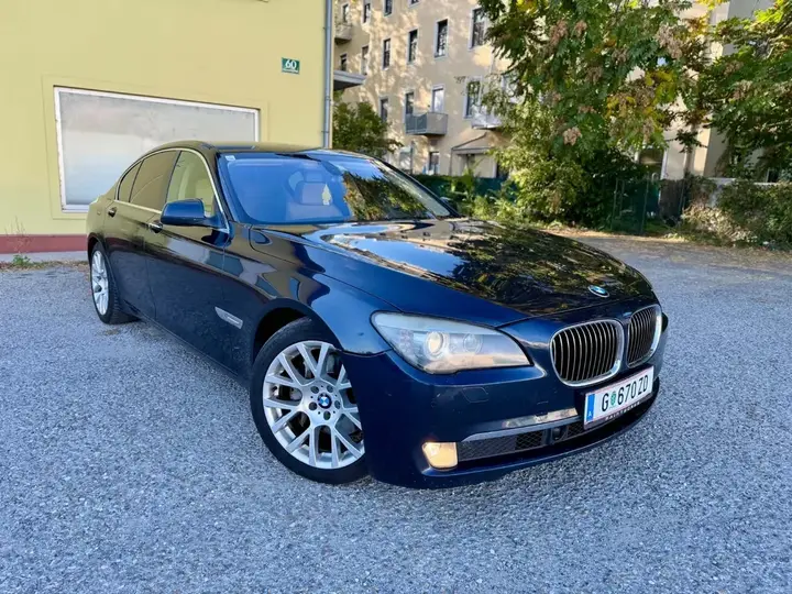 BMW 7 Series 2010 photo 3