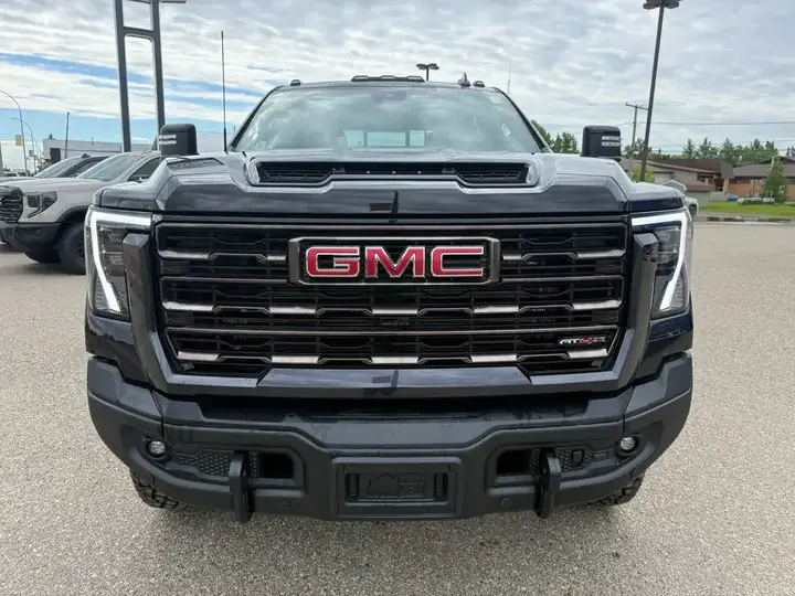 GMC Sierra 2500Hd 2026 photo 2