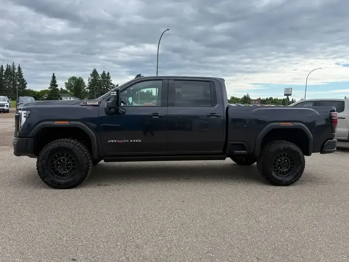 GMC Sierra 2500Hd 2026 photo 4