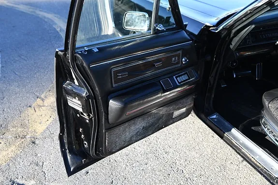 Chrysler New Yorker 1973 photo 4
