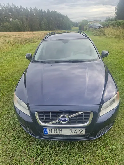 Volvo V70 2010 photo 2