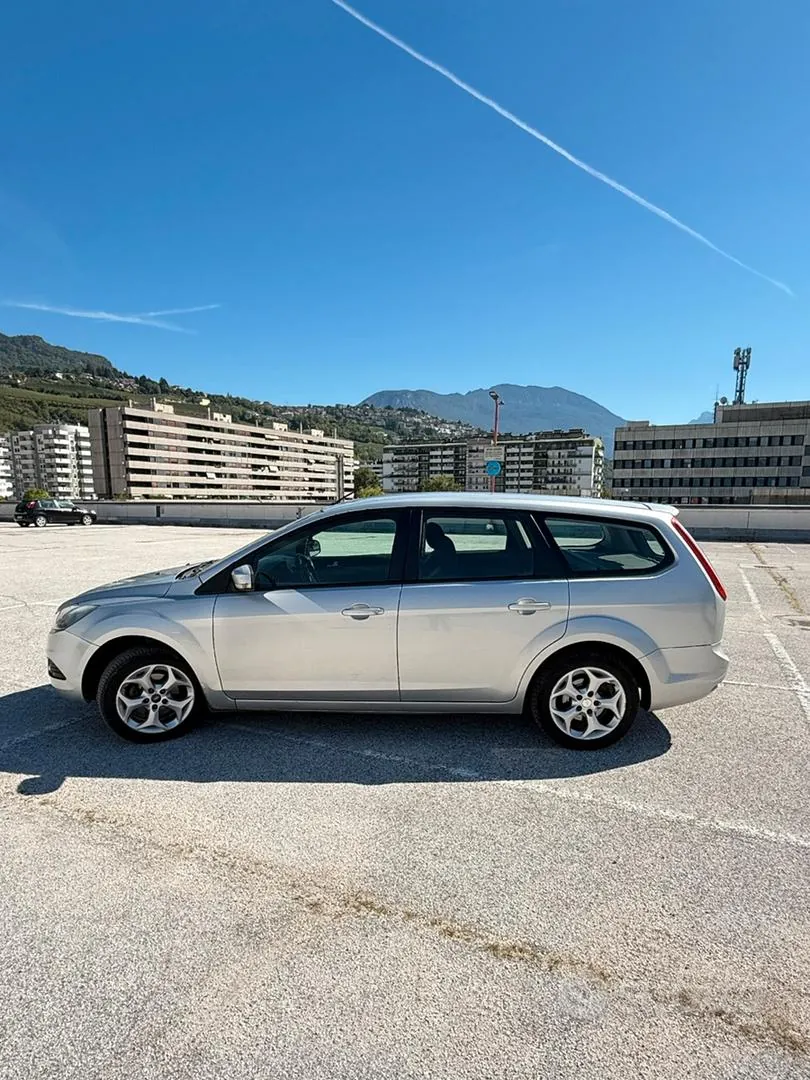 Ford Focus 2010 photo 3